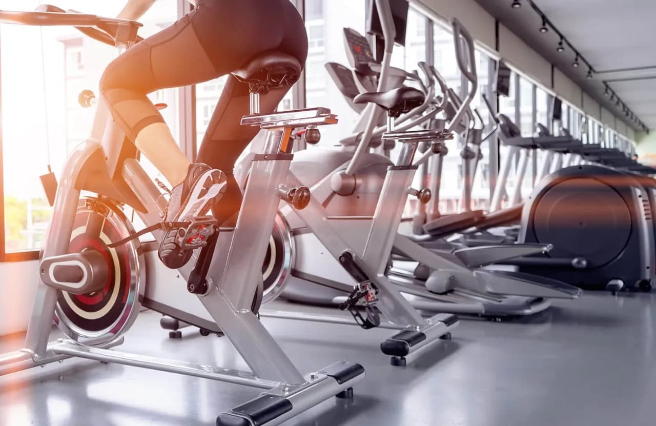 Trening siłowy czy cardio: co wybrać dla lepszych efektów odchudzania?