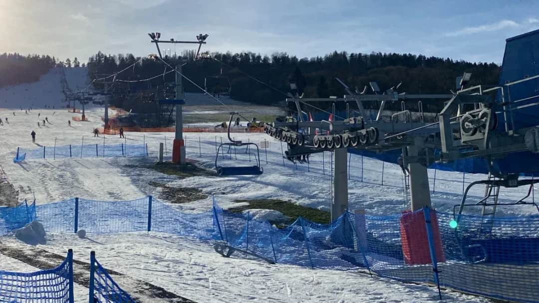 Stoki narciarskie w Bieszczadach: najlepsze trasy i atrakcje dla każdego