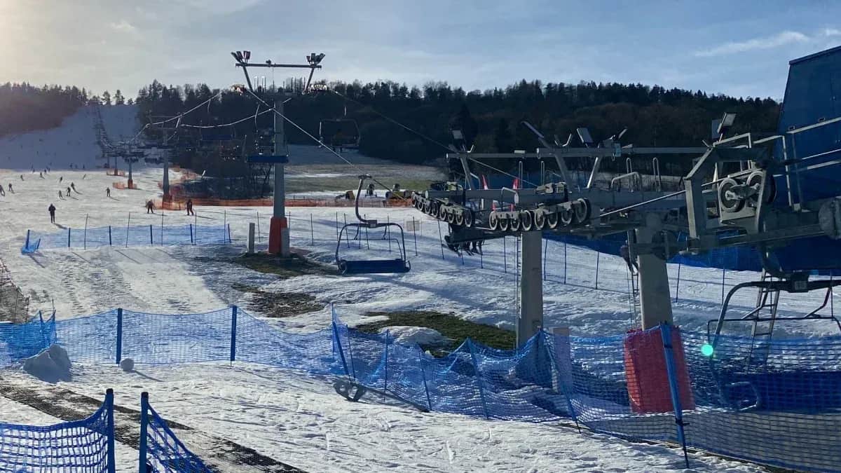 Stoki narciarskie w Bieszczadach: najlepsze trasy i atrakcje dla każdego