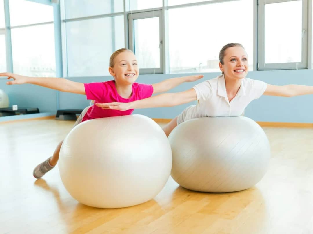 Jak dobrać idealny rozmiar piłki do skakania dla dziecka – poradnik dla rodziców