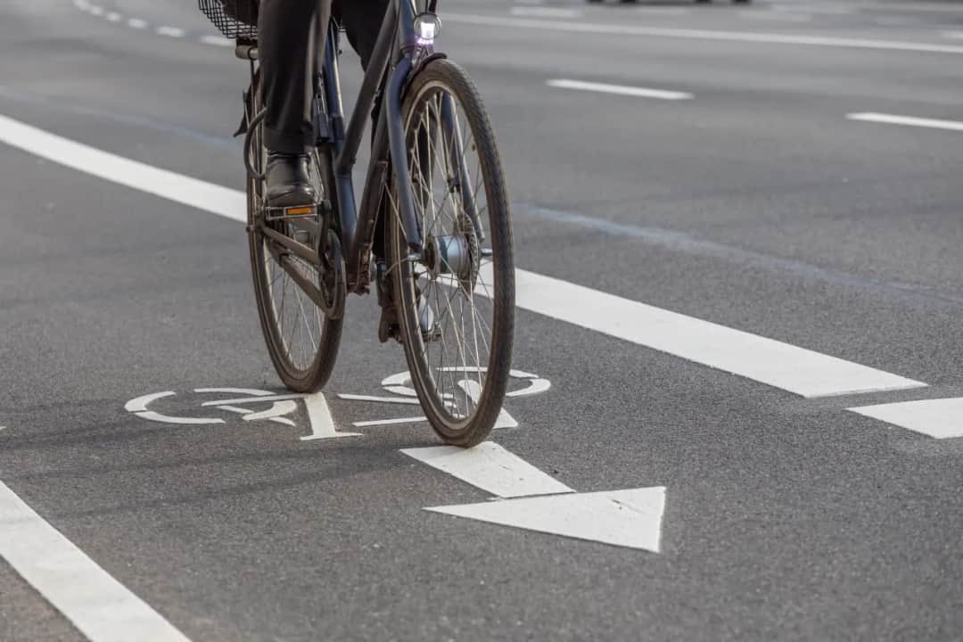 Ile rowerów może jechać w kolumnie? Sprawdź ważne przepisy ruchu