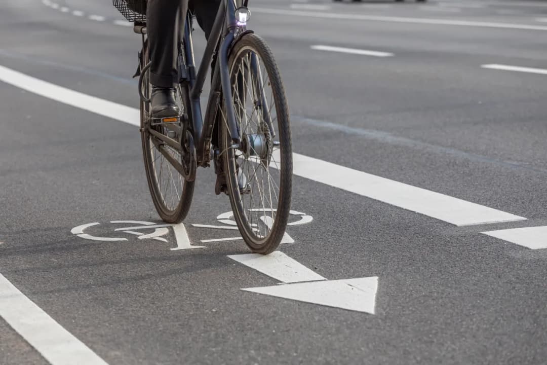 Ile rowerów może jechać w kolumnie? Sprawdź ważne przepisy ruchu