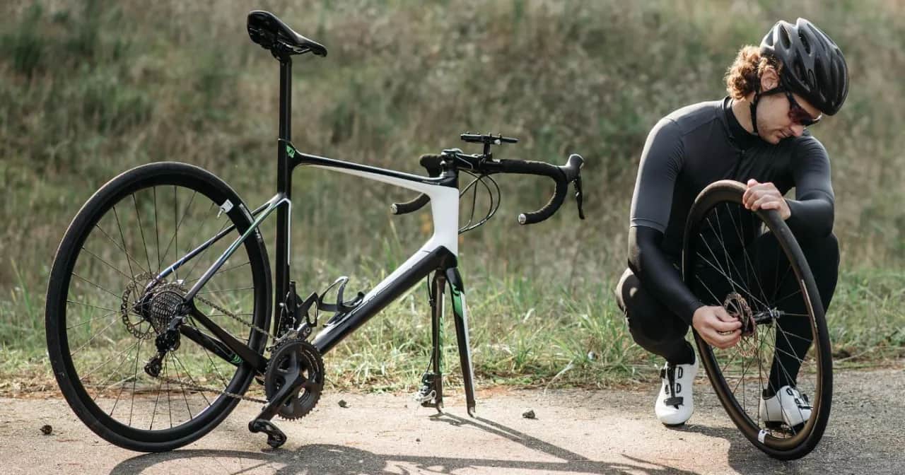 Jak wymienić oponę w rowerze - uniknij najczęstszych błędów