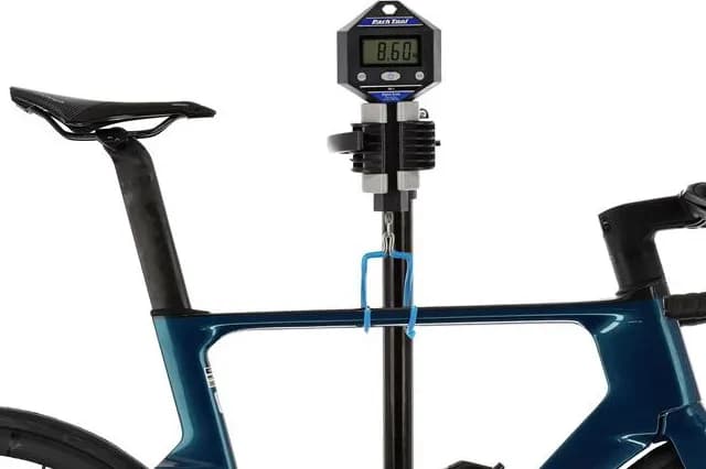 Ile waży rower szosowy? Poznaj różnice między modelami i ich wagi