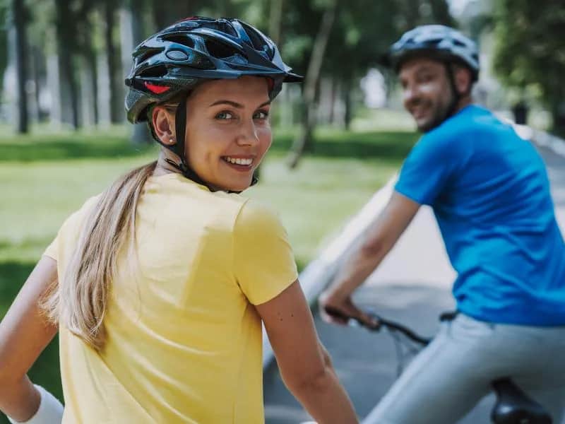 Czy kask na rowerze jest obowiązkowy? Sprawdź przepisy i uniknij mandatu!