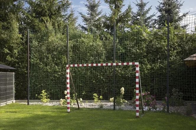 Jak zrobić własne boisko do piłki nożnej bez zbędnych kosztów