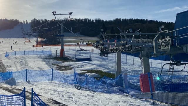 Wyciągi narciarskie w Bieszczadach - najlepsze ośrodki i stoki dla każdego